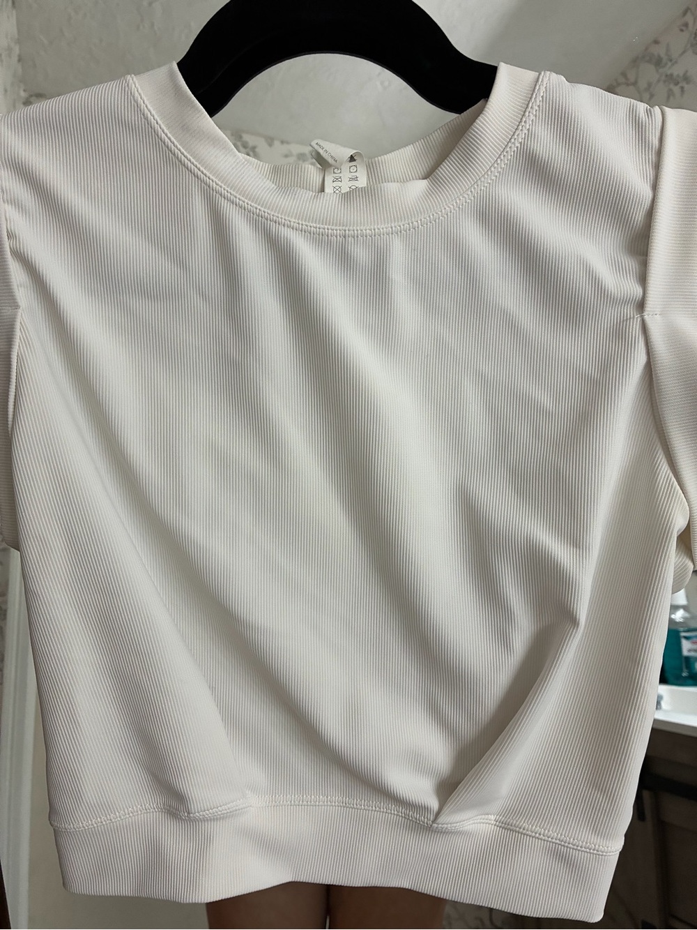 HALARA White Ribbed Crop Top